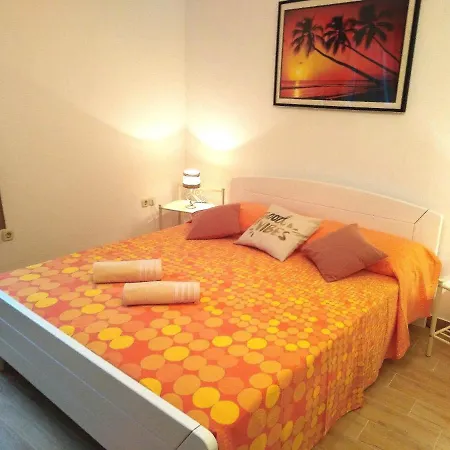 Apartment & Orange Hvar Town