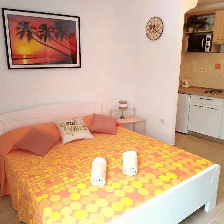 Apartment & Orange Hvar Town