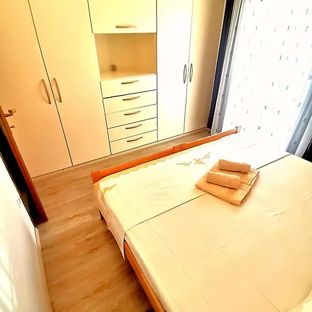 & Orange Apartment Hvar Town