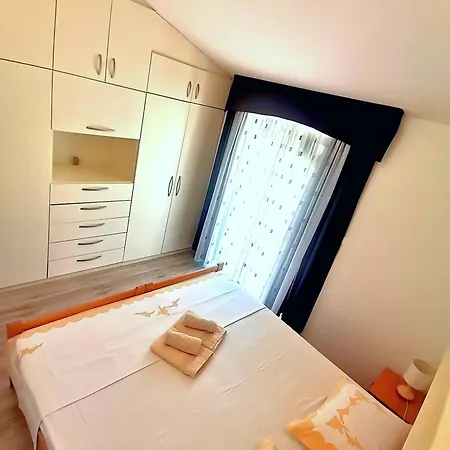& Orange * Hvar Town