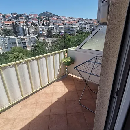 Apartment & Orange *