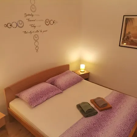 & Orange Apartment *