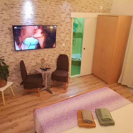 & Orange * Hvar Town