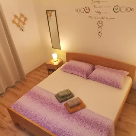 & Orange Apartment Hvar Town
