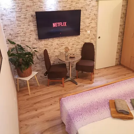 & Orange Apartment *