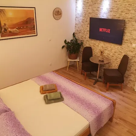 & Orange * Hvar Town