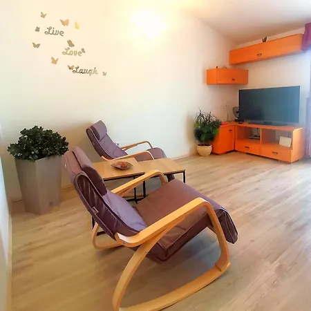 & Orange 아파트 흐바르