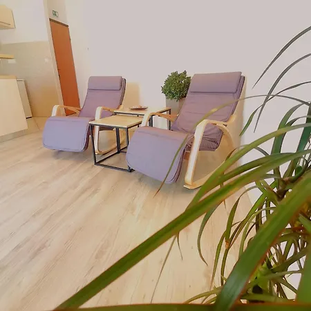 & Orange Lägenhet *