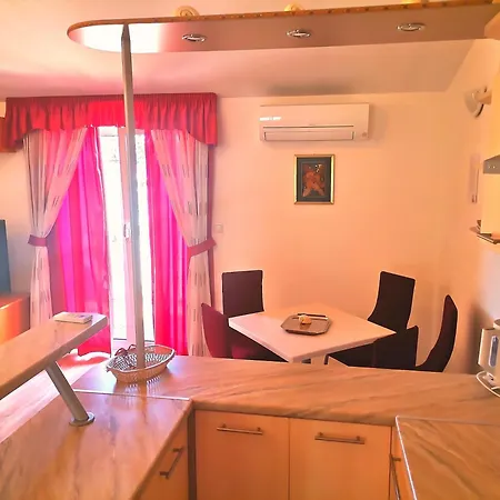 & Orange * Hvar Town