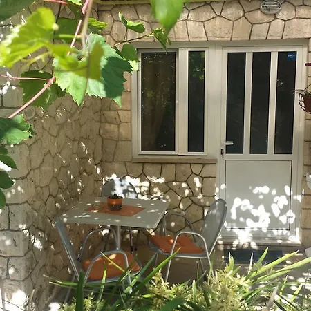 & Orange * Hvar Town