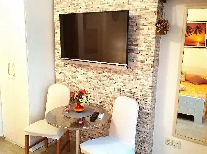 & Orange Apartment Hvar Town