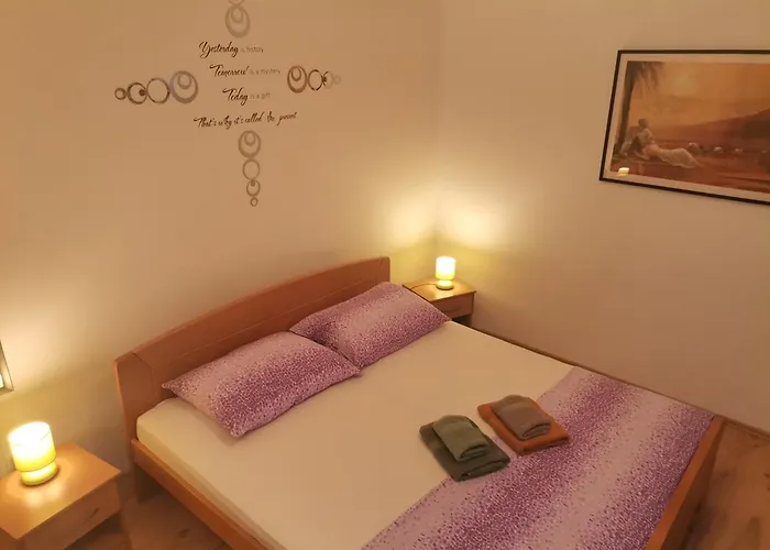 & Orange Apartment *