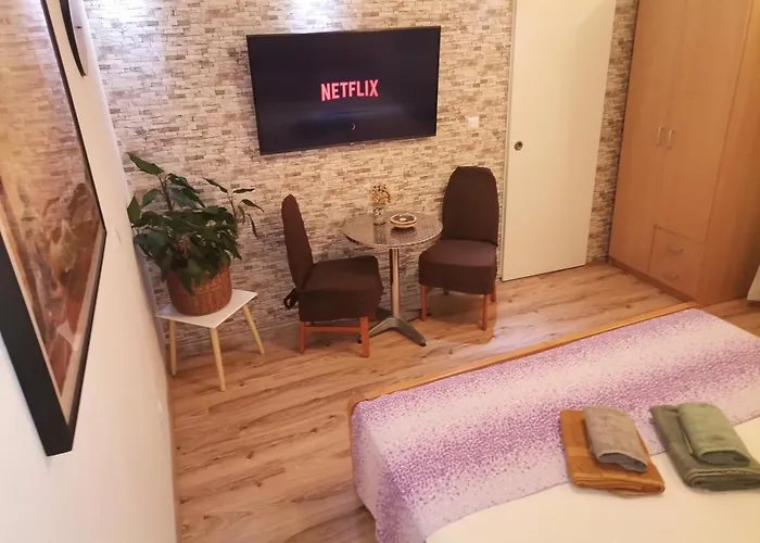 & Orange Apartment *