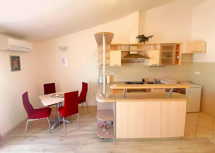 & Orange Apartment Hvar Town