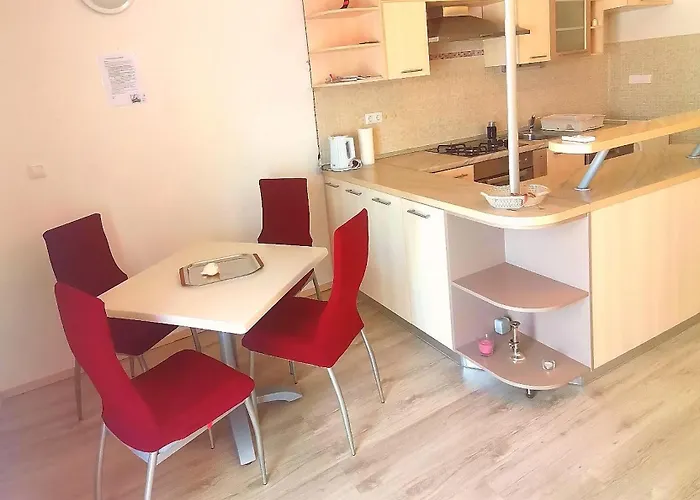 & Orange Apartment *