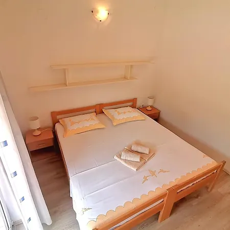 & Orange * Hvar Town