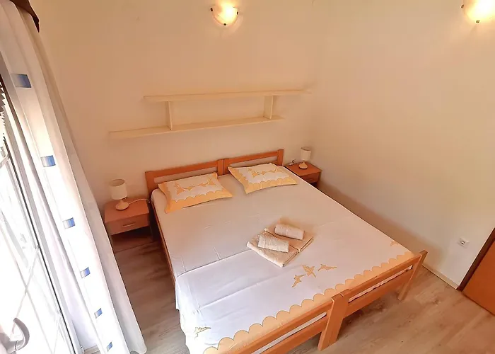 & Orange * Hvar Town